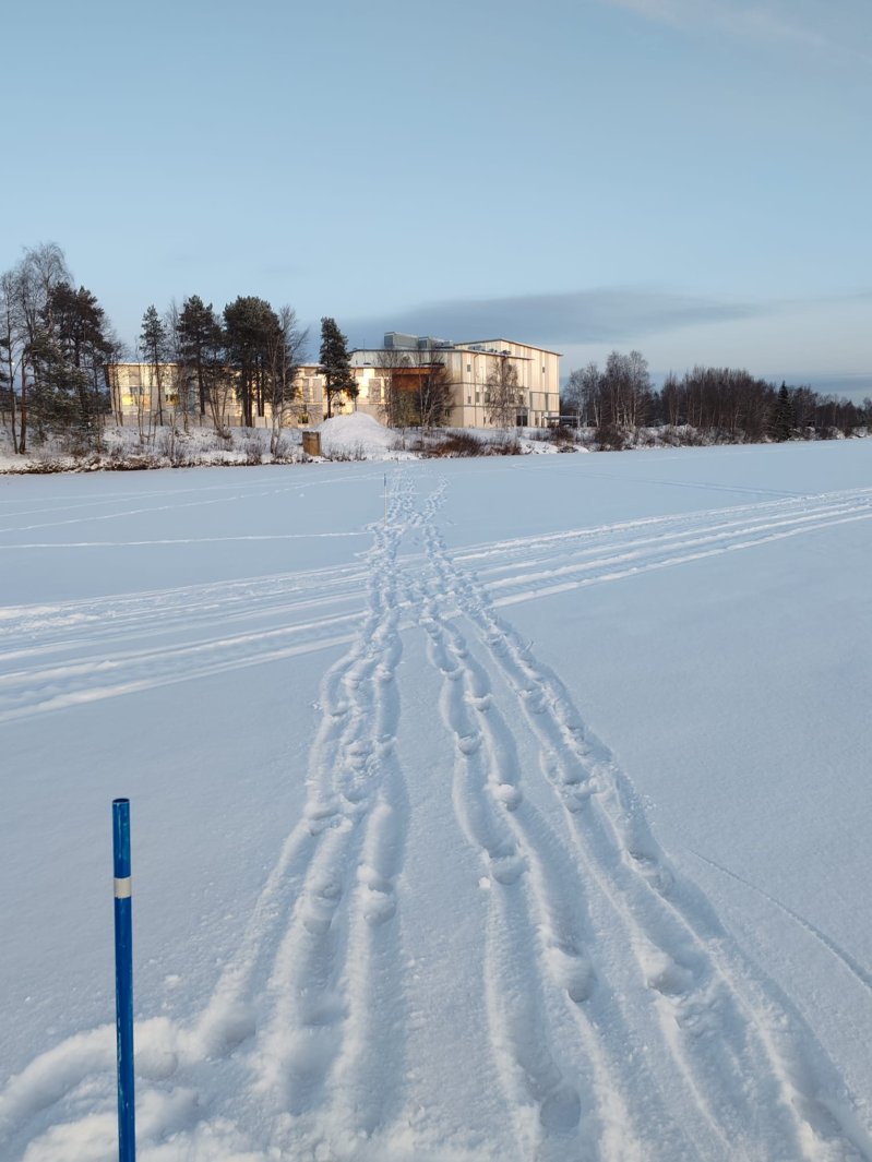 Kuvassa koulun jääreitti