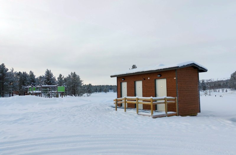 Näätämön yleinen wc Kuvassa uusi Näätämön yleinen wc