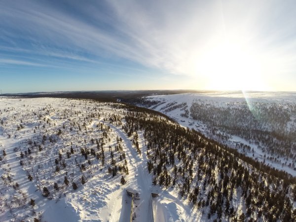 Kuvassa Saariselän Rinnealue talvella. Taustalla näkyy Iisakkipää ja etualalla Kaunispää. Kuva: Markku Inkilä.