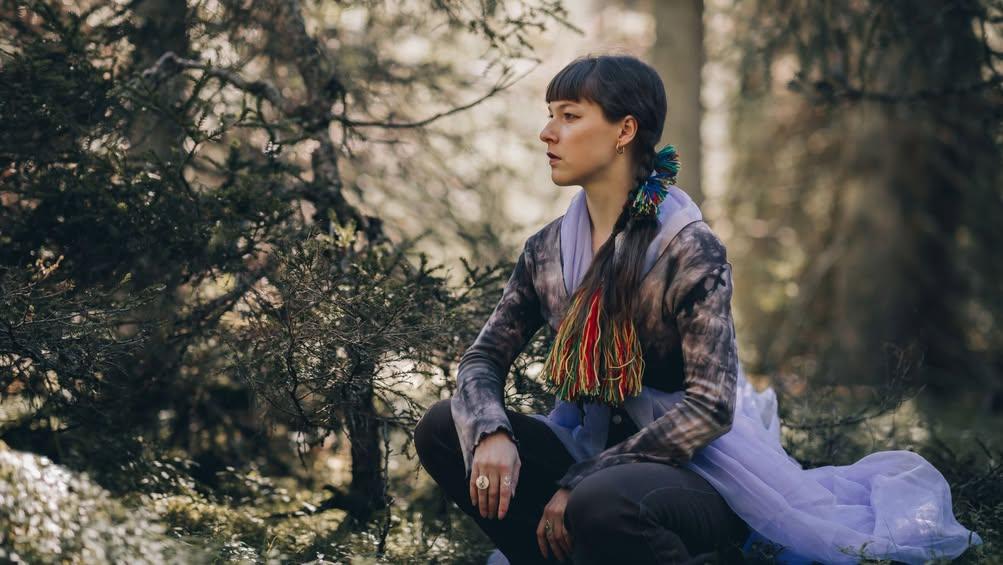 Katarina Barruk esiintyy Saamelaiskulttuurikeskus Sajoksessa torstaina 26.2.2026! 🎶 Uumajansaamelainen laulaja-laulunte...