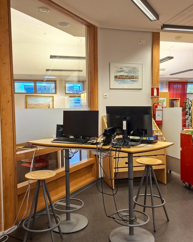 Ivalon kirjastossa kokeillaan uutta käytäntöä asiakastietokoneilla pelaamiseen! 🖥️⏱️ Jatkossa pelaaminen on mahdollista...