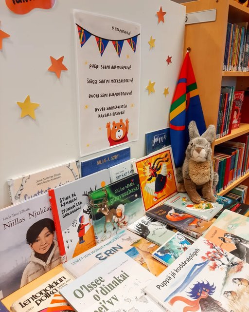 Pyeri säämi aalmugpeivi puohháid! Šiõǥǥ saaʹmi meersažpeiʹvv pukid! Buori sámi álbmotbeaivvi buohkaide! Hyvää saamelai...