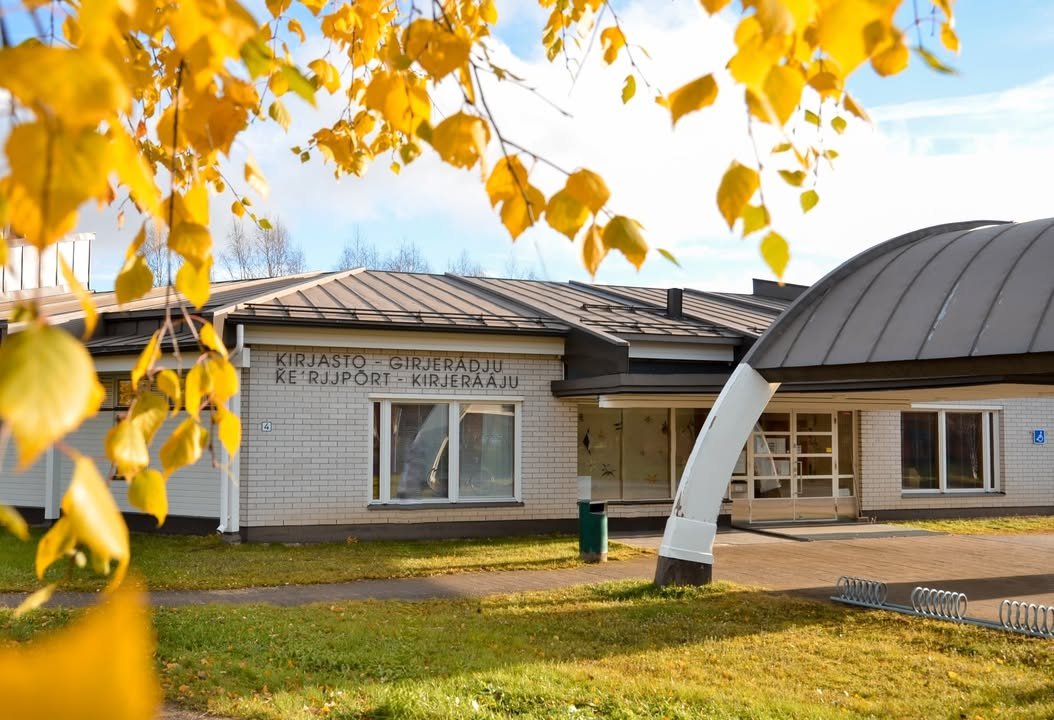 Pyhäinpäivä aiheuttaa poikkeuksia Inarin kunnankirjaston loppuviikon aukioloaikoihin! 📍Ivalon pääkirjasto Perjantaina...