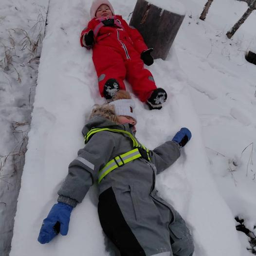 Hyvää Itsenäisyyspäivää kaikille 🇫🇮🕯🕯 Lapsissa on ...