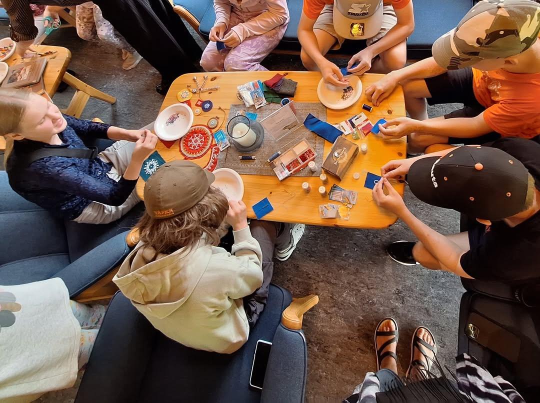 Inarilaista elämää-asukaslehti 2025 jaetaan jokais...