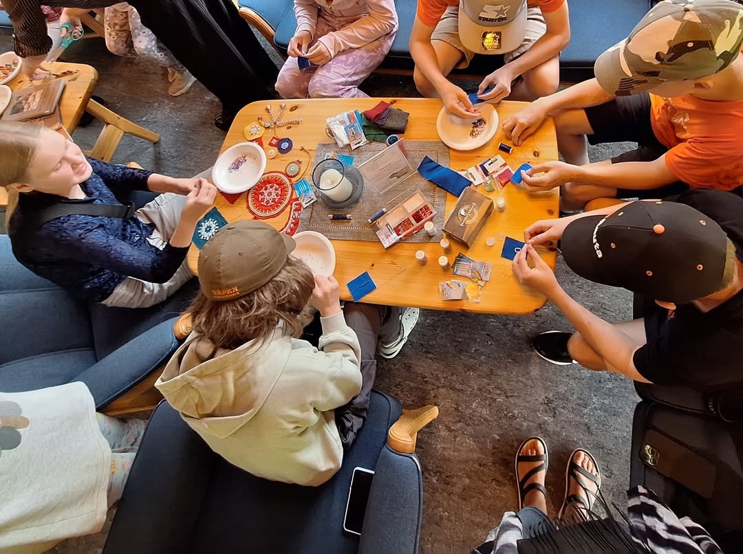 Inarilaista elämää-asukaslehti 2025 jaetaan jokais...