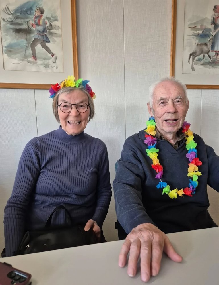 Hyvää vappua kaikille! 🧡Pyeri válbur puohháid! 💛 Š...