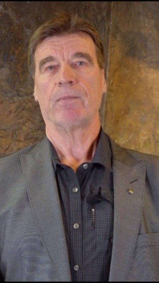 Valtuuston puheenjohtaja Jari Huotarin terveiset 1...