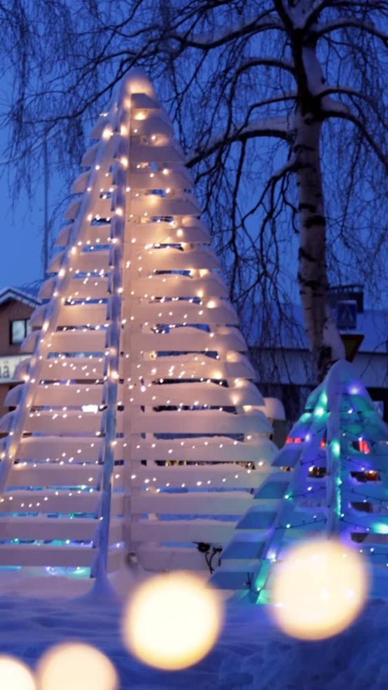 Snowy streets, soft lights, and Christmas feeling ...