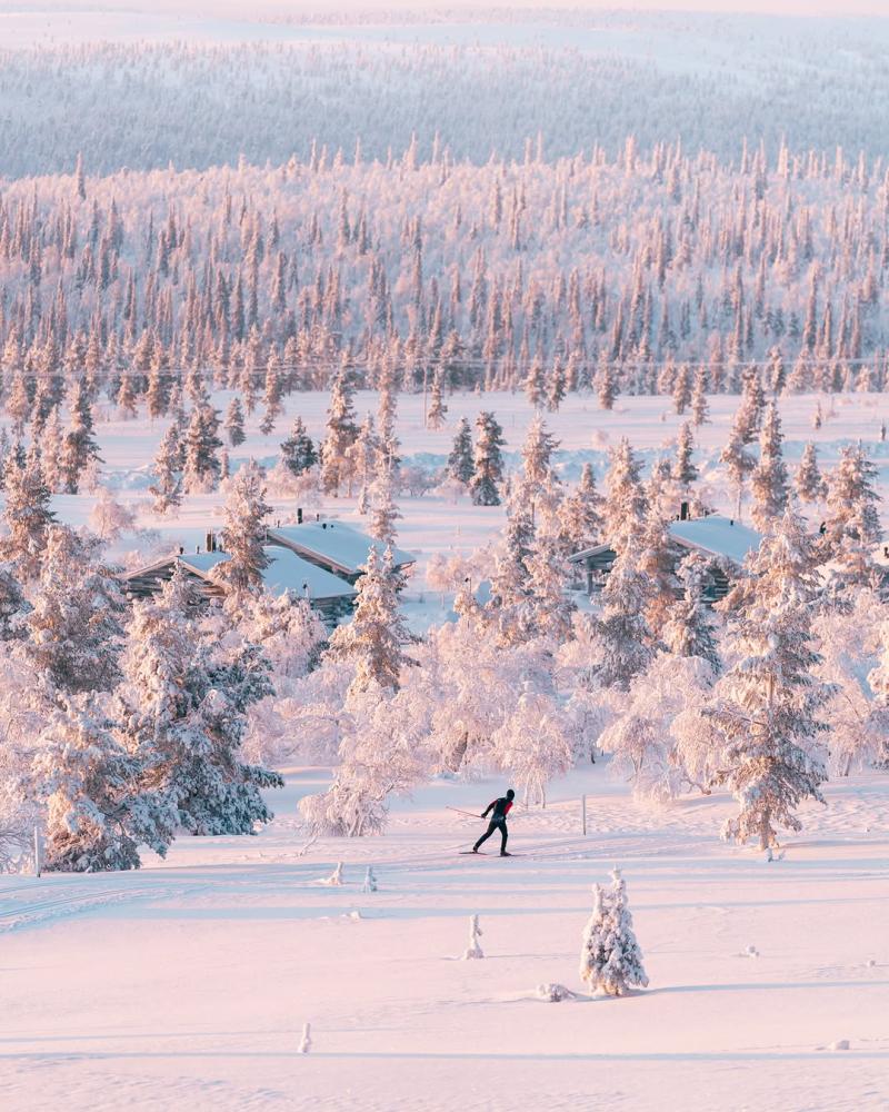 At the moment, we have 64 cm of snow in Saariselkä...